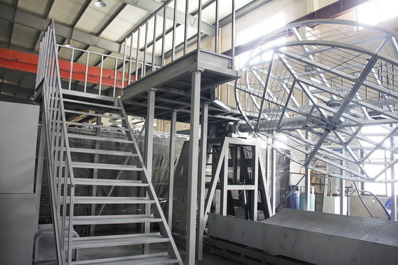 Sistema di controllo PLC per macchinari professionali per la fabbricazione di serbatoi d'acqua.