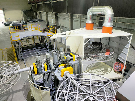 Macchina di stampaggio a rotazione con navetta in plastica Polietilene 1000L Capacità 0,5-3Rpm Velocità di rotazione dello stampo