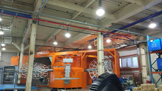 Macchine per lo stampaggio a torre, macchine per lo stampaggio a tre bracci, macchine per lo stampaggio in plastica,