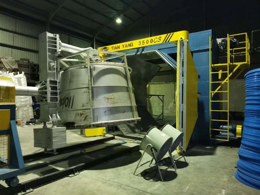 Macchina di produzione di prodotti di plastica macchina di stampaggio a rotazione della navetta in Cina 3500 macchina automatica di stampaggio di plastica